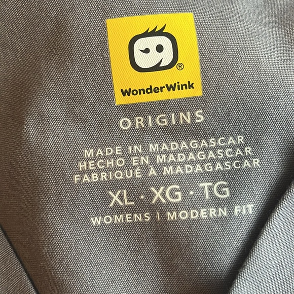 Women’s modern fit scrub tops (set of 2) - Picture 2 of 6